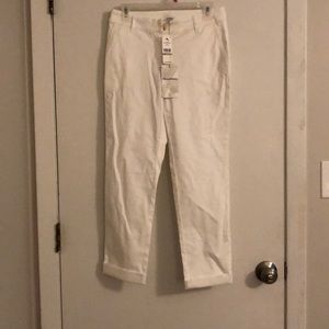 White Tommy Bahama Capris NEW WITH TAGS